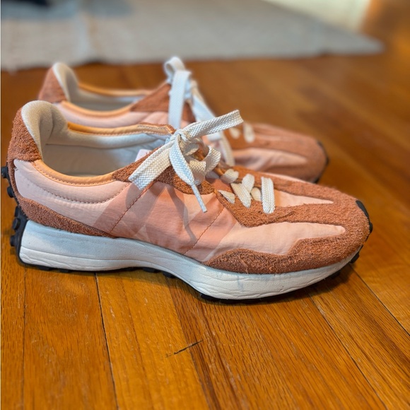 New Balance 327 Casual Women's Sneakers Shoes Peach Blossom size 10 - Picture 3 of 8